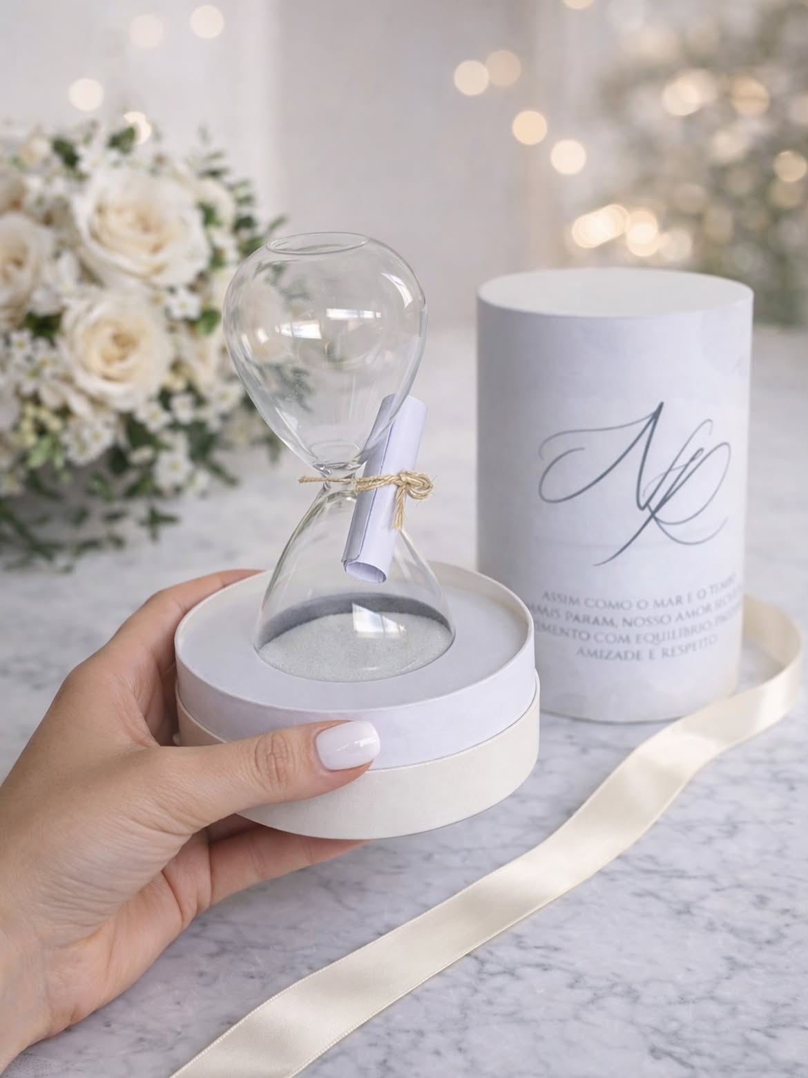 Presente premium com ampulheta e convite personalizado